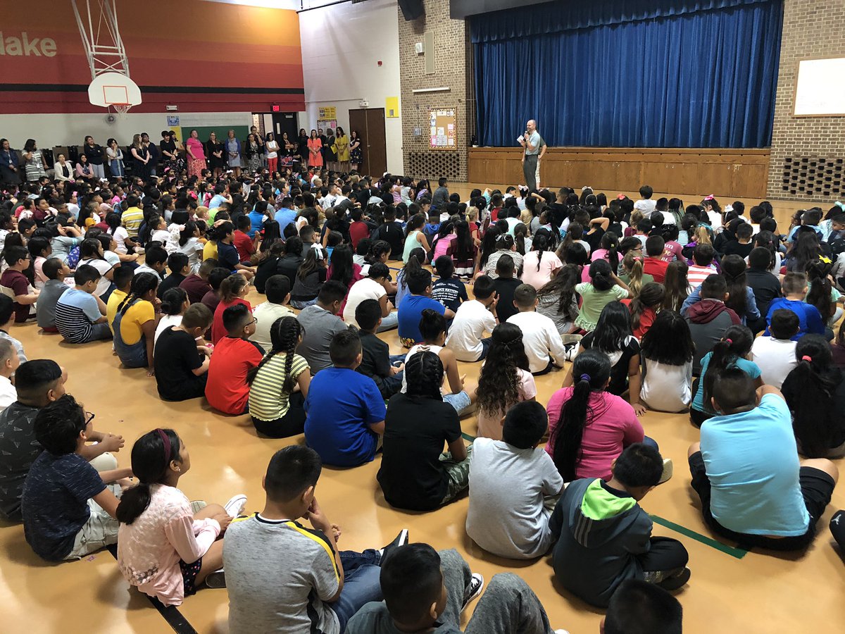 SLM_Principal's tweet photo. Today was an amazing first day @OPS_SpringLake! One of the many highlights was sharing the first day with one of my former students as she begins student teaching! #opsproud #knownlovedinspired #opsfirstday https://t.co/YrVCRHLAtj