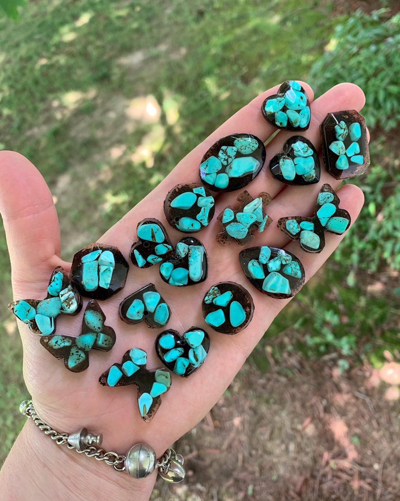 FlowerProject18's tweet image. Turquoise Pendants can be made into necklaces, sun catchers, or keychains. Turquoise is the birthstone for the month of December. 
 #TheFlowerProject #Turquoise #Wisdom #Serenity #Wholeness #Creativity #Joy #Tranquility #Protection #Balance #Patience #Intuition #Love