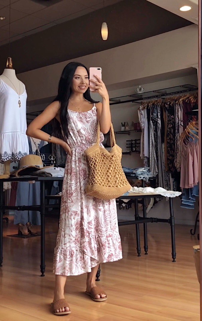 Have you seen today’s Instagram takeover yet?! Head over to herboutique and see how our favorite girl styles one of our favorite summer dresses 🌸☀️💗