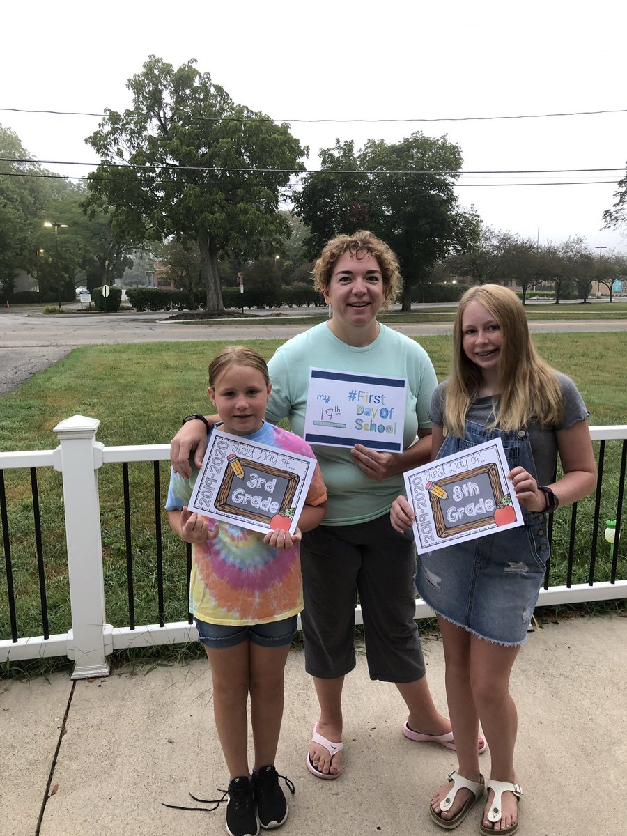 MissScott2LES's tweet photo. First day of school!! #londonpossible #19thfirstday https://t.co/JwEDq3NrSt