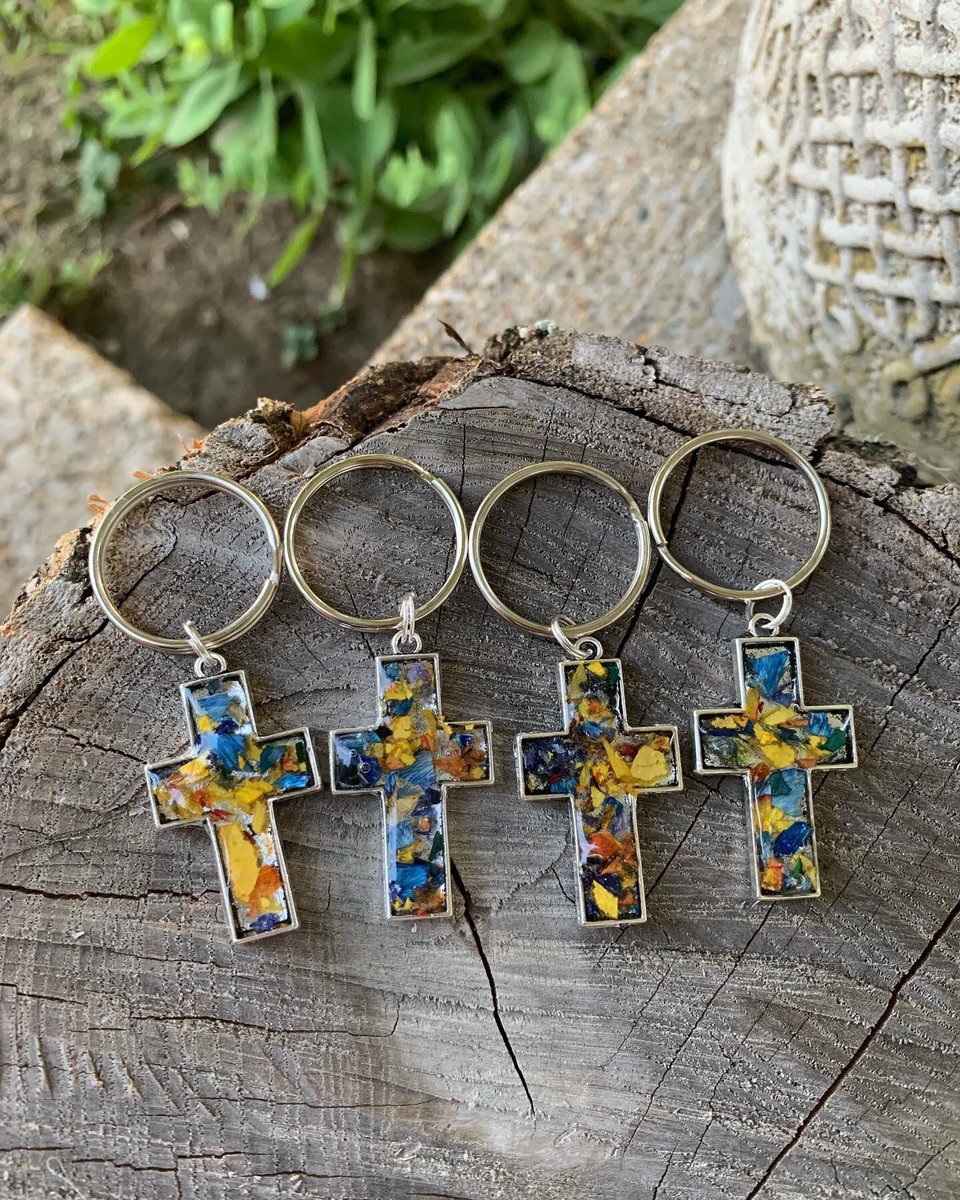 FlowerProject18's tweet image. Cross keychains 

#TheFlowerProject #InMemory #SomeoneSpecial #BeautifulGirl #Keepsake #FuneralFlowers #FuneralService #ThoughtfulGifts #FlowerTherapy #Beautiful #FlowerArt #Flowers #Cross #CrossKeychain #CustomArt #CustomKeychain #Flores #Pray #Love