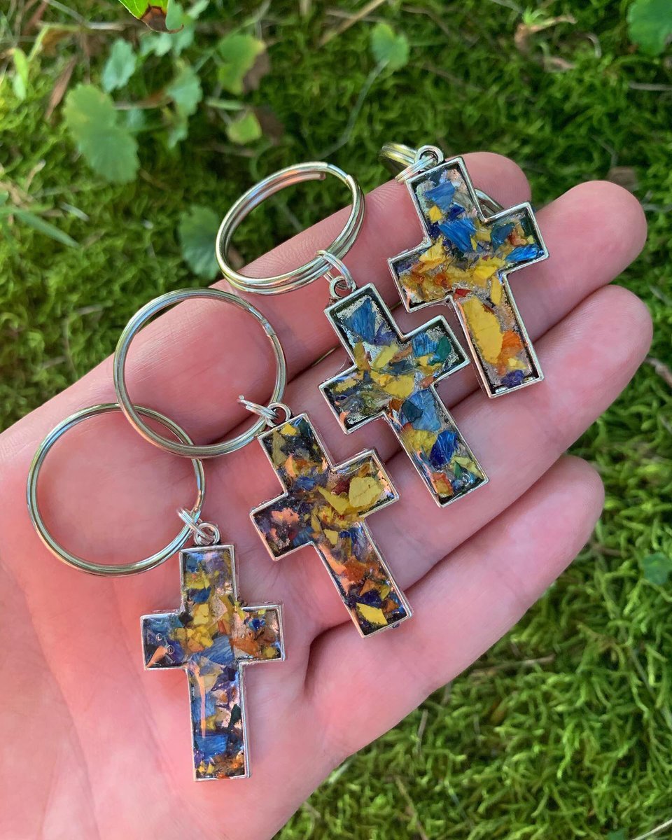 FlowerProject18's tweet image. Cross keychains 

#TheFlowerProject #InMemory #SomeoneSpecial #BeautifulGirl #Keepsake #FuneralFlowers #FuneralService #ThoughtfulGifts #FlowerTherapy #Beautiful #FlowerArt #Flowers #Cross #CrossKeychain #CustomArt #CustomKeychain #Flores #Pray #Love