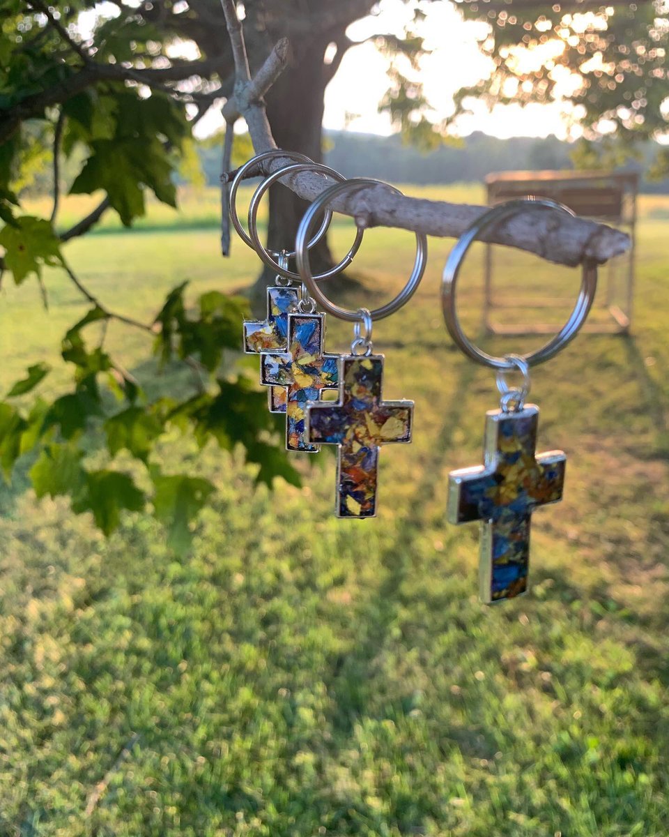 FlowerProject18's tweet image. Cross keychains 

#TheFlowerProject #InMemory #SomeoneSpecial #BeautifulGirl #Keepsake #FuneralFlowers #FuneralService #ThoughtfulGifts #FlowerTherapy #Beautiful #FlowerArt #Flowers #Cross #CrossKeychain #CustomArt #CustomKeychain #Flores #Pray #Love