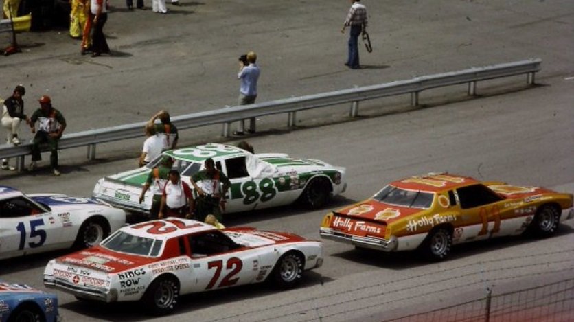 LegendsNascar's tweet image. #ItsBristolBaby!! 🏁

Cale Yarborough won 9⃣ Winston Cup races at Bristol, including 4 in a row in 1976-1977!!

🏁🏁🏁🏁🏁🏁🏁🏁🏁

#MoreShortTracks