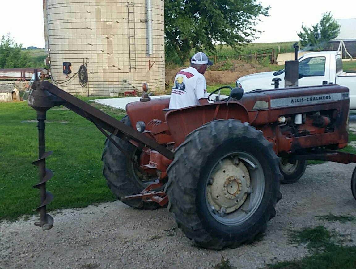CoachJass's tweet photo. My boys and I are going to restore this tractor in a couple years... until then, we are going to use this D17. #DigginHoles https://t.co/IaHGMqDp7g