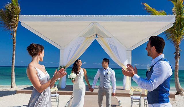 Destination weddings are a great option if you want to get married with that amazing beach backdrop. Wouldn't you like to have this view for your big day? ift.tt/2OVIAqW
