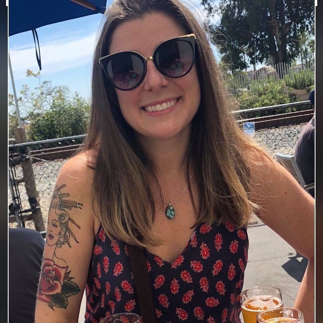 FlowerProject18's tweet image. This custom made turquoise necklace went all the way out to our friend in California! We think it looks perfect on you, Kait! 🥰

#TheFlowerProject #Turquoise #CustomArt #CustomJewelry #Mindfulness #California #GemstoneJewelry #Gemstones #Birthstone #CaliforniaLove #Love