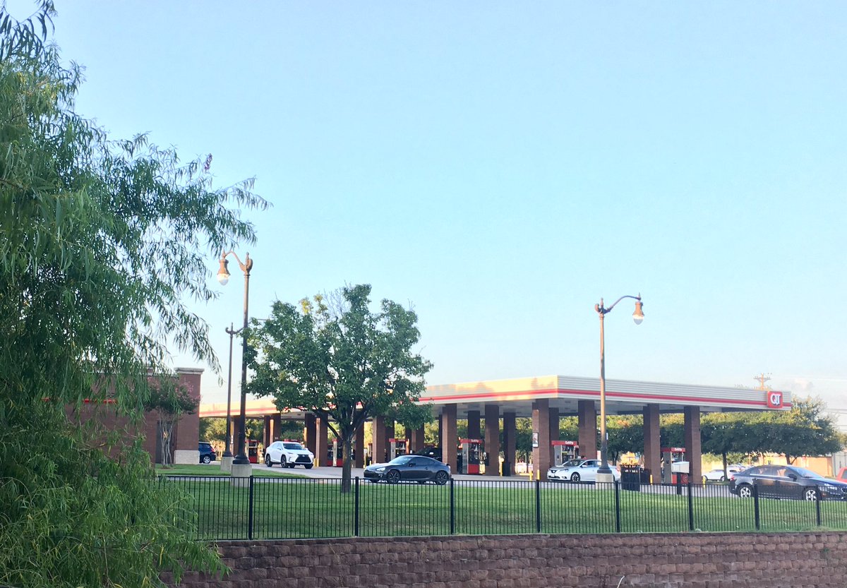 ClifPalmberg's tweet photo. Hey @QuikTrip, #826 has great grilled cheese and nature surrounding. Why not a picnic table or two so they can be enjoyed together? https://t.co/lUMZiOqtUz