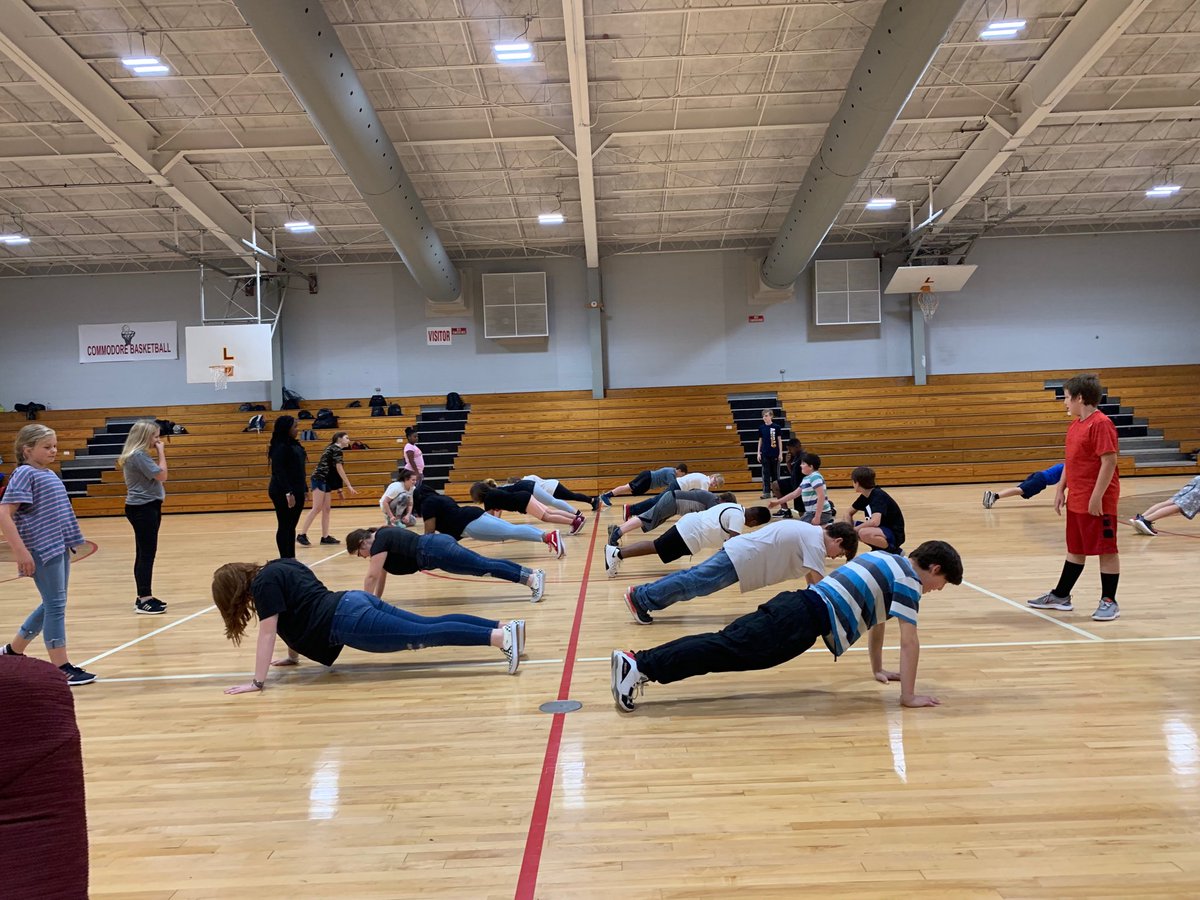 LMSdores's tweet photo. Pushing our way into the new year! #CommodoreStrong #GoDores https://t.co/lqcH4txuEv