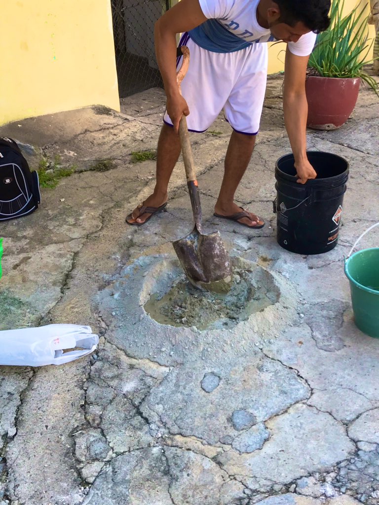 HeterosU's tweet photo. Alabañil rico, les dejo un poco de lo q se le alcanza a marcar en short, próximamente espero tener fotos desnudos de él... sígue la cuenta y comparte seguiré subiendo material nuevo de chacales, mayates #heterosdesnudos #rt #FelizMiercoles https://t.co/gQgB1fNDD4