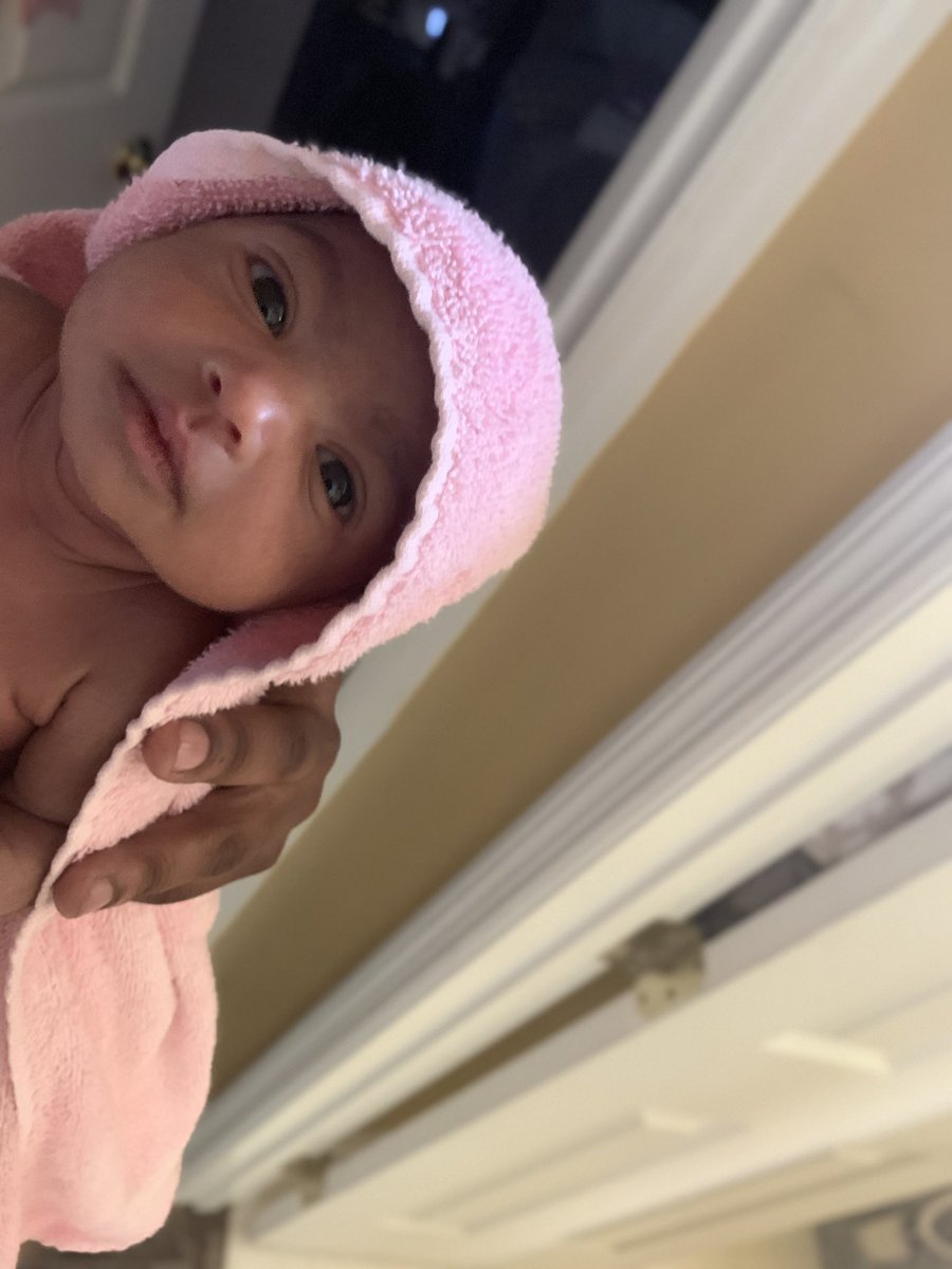 BRIEbeChillin_'s tweet photo. Meet the Boss Lady, made me wash her hair today for some kisses 💝🤞🏾#RileyBrielleDominguez https://t.co/5SHw1VMVAj