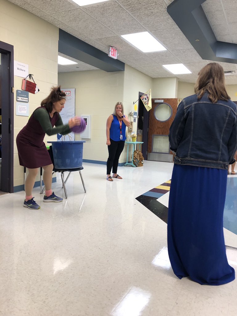 scbolin's tweet photo. It was a fantastic first day in first grade @KBElementary including an appearance from Mean Jean the Recess Queen ๐ #PBLlaunch #LPSFirstDay #lpsleads https://t.co/ECZDyKP3E3