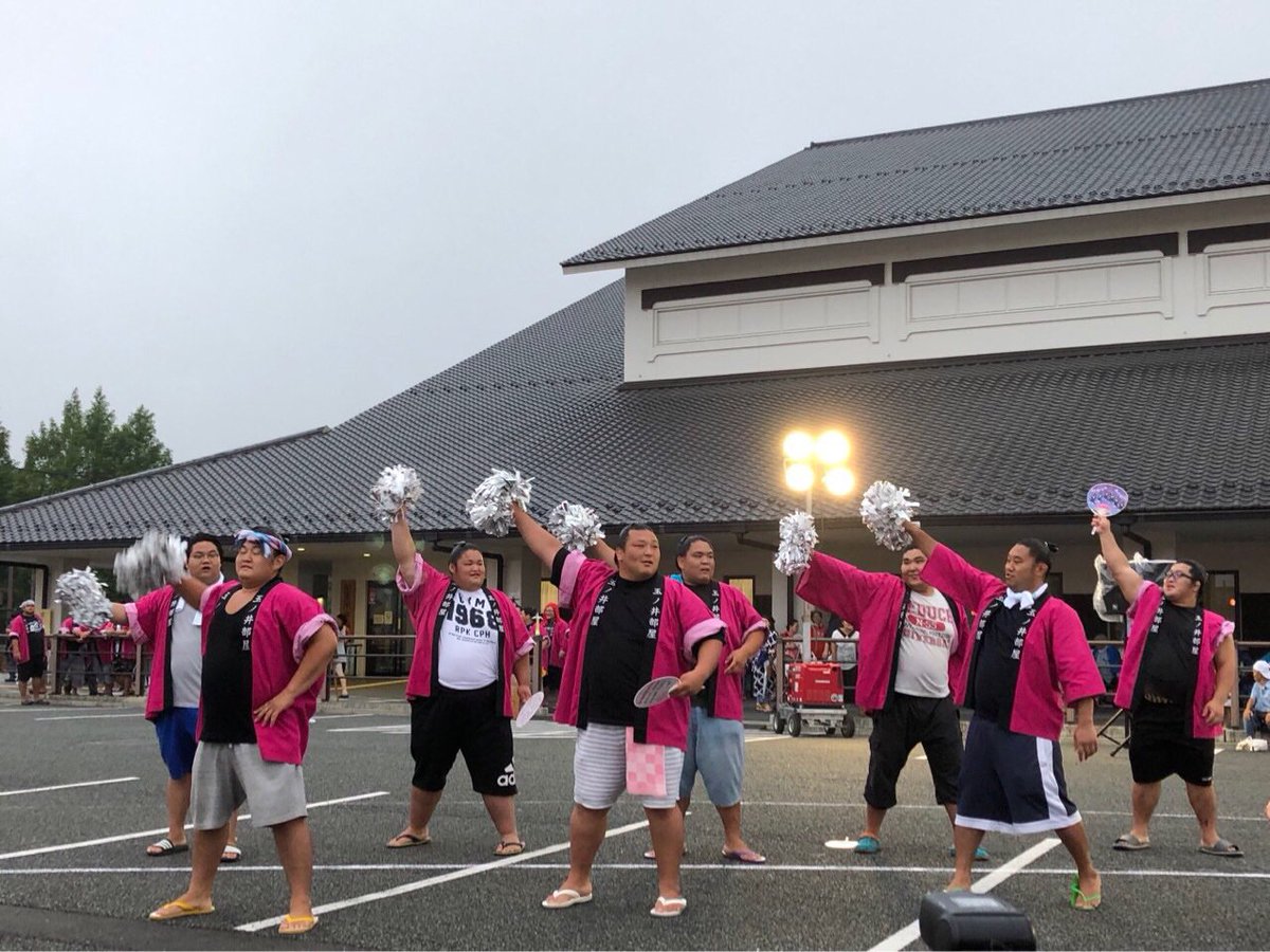 clapssoma's tweet photo. 相馬盆踊り大会２日目、お天気もなんとかもち、元気いっぱいのパフォーマンスができました！参加ダンスでは、玉ノ井部屋のお相撲さんも浴衣姿の女の子達も一緒に盛り上がりました〜！！ありがとうございました😊皆様、暑さに負けず、残り１週間の夏休み、全力で楽しみましょう🎶 https://t.co/uFLZtOWJxh