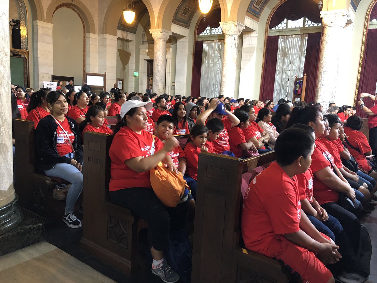 bintheredoneth1's tweet photo. Really inspiring protest by @ECDP1157. Please help #SaveOurPlayground https://t.co/uudP8S3atw @MitchOFarrell you should be supporting their efforts to get kids out of gangs and break the school-to-prison pipeline not taking their playground away 😡 https://t.co/a0s6Iihpq8