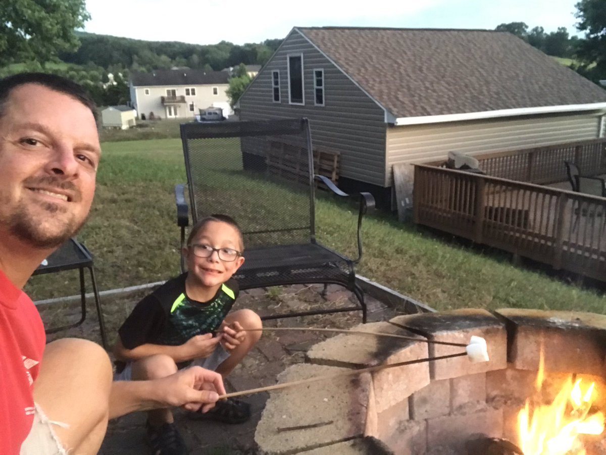 Matt_McDaniel3's tweet image. Great way to end the #MCPSFirstDay of #SecondGrade #summer #smores
