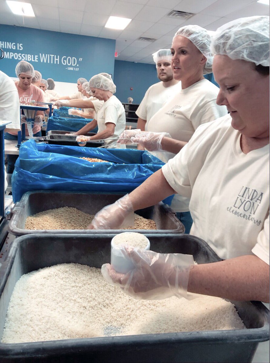 megangist's tweet photo. This @LindaLyonES team continues to amaze me! We packaged 28,512 meals today, which will provide meals for 79 children in Somalia for one year! What starts here empowers greatness! #LyonLeads https://t.co/b8xzRmQfK5