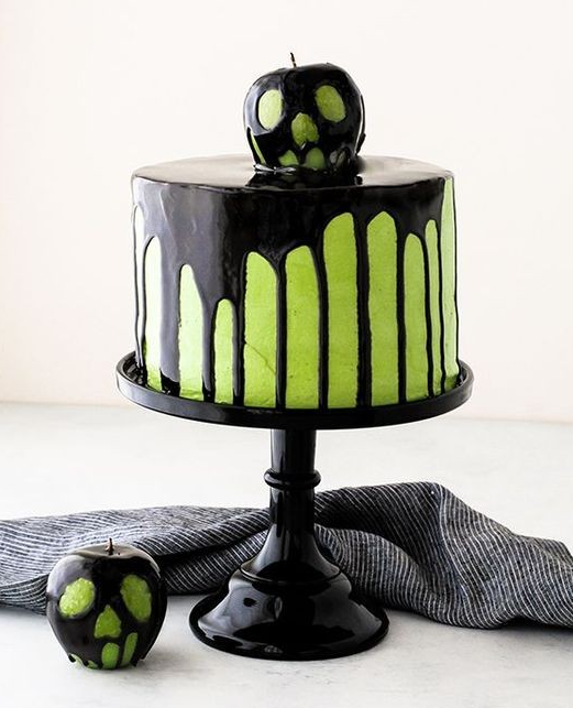 toofastclothing's tweet photo. Simple & Spooky...tag a friend that would LOVE this cake...π°ππ€
.
.
.
#gothcake #gothiccake #poisonapplecake #halloween https://t.co/aL4kAWJUB6