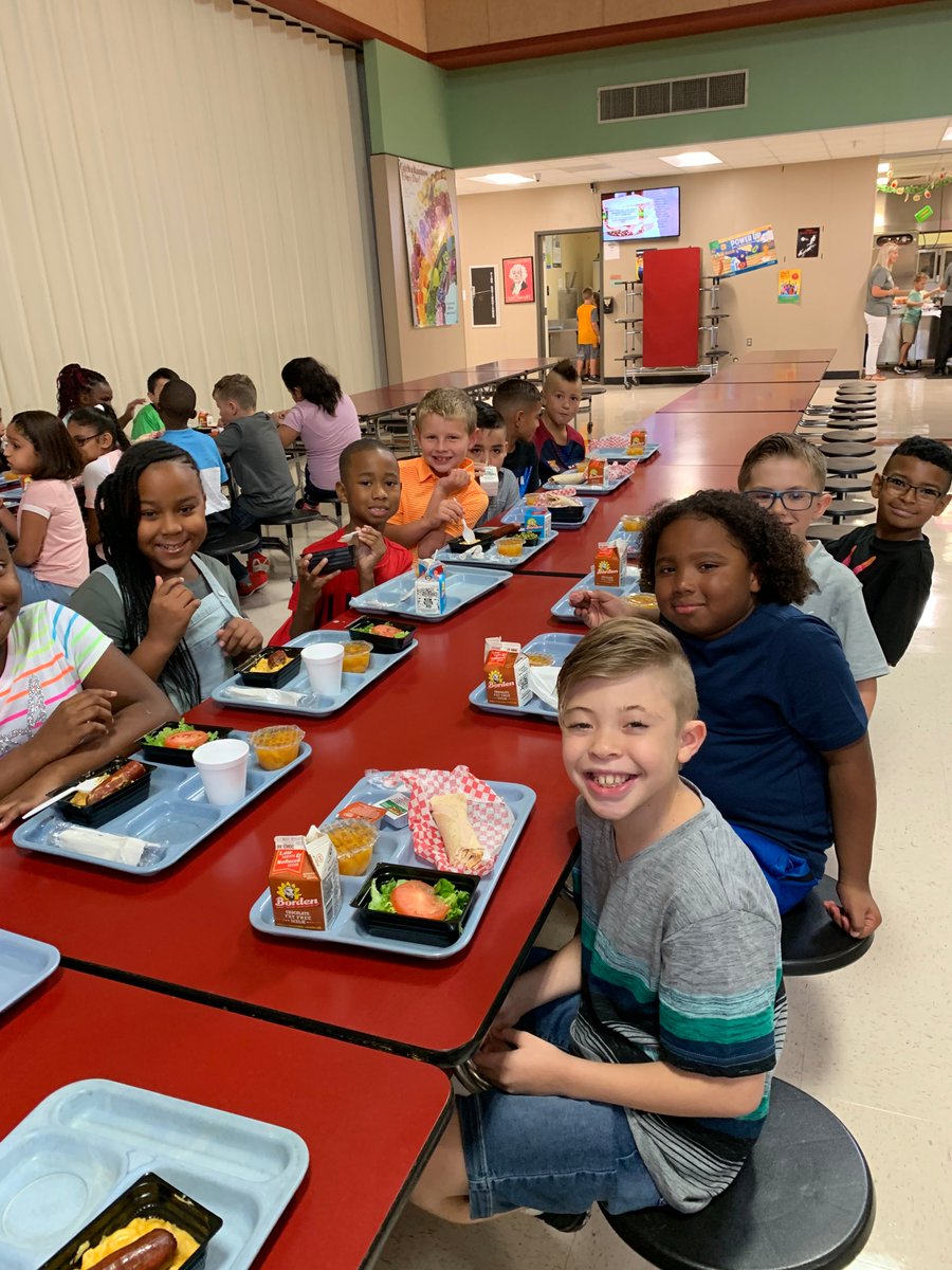 KrauseElem's tweet photo. It was a fantastic day @KrauseElem Thank you to EVERYONE who helped make today go so smooth. We are looking forward to an awesome year! @BrenhamISD #kesstickstogether #firstdaycub https://t.co/aLkylys6JH