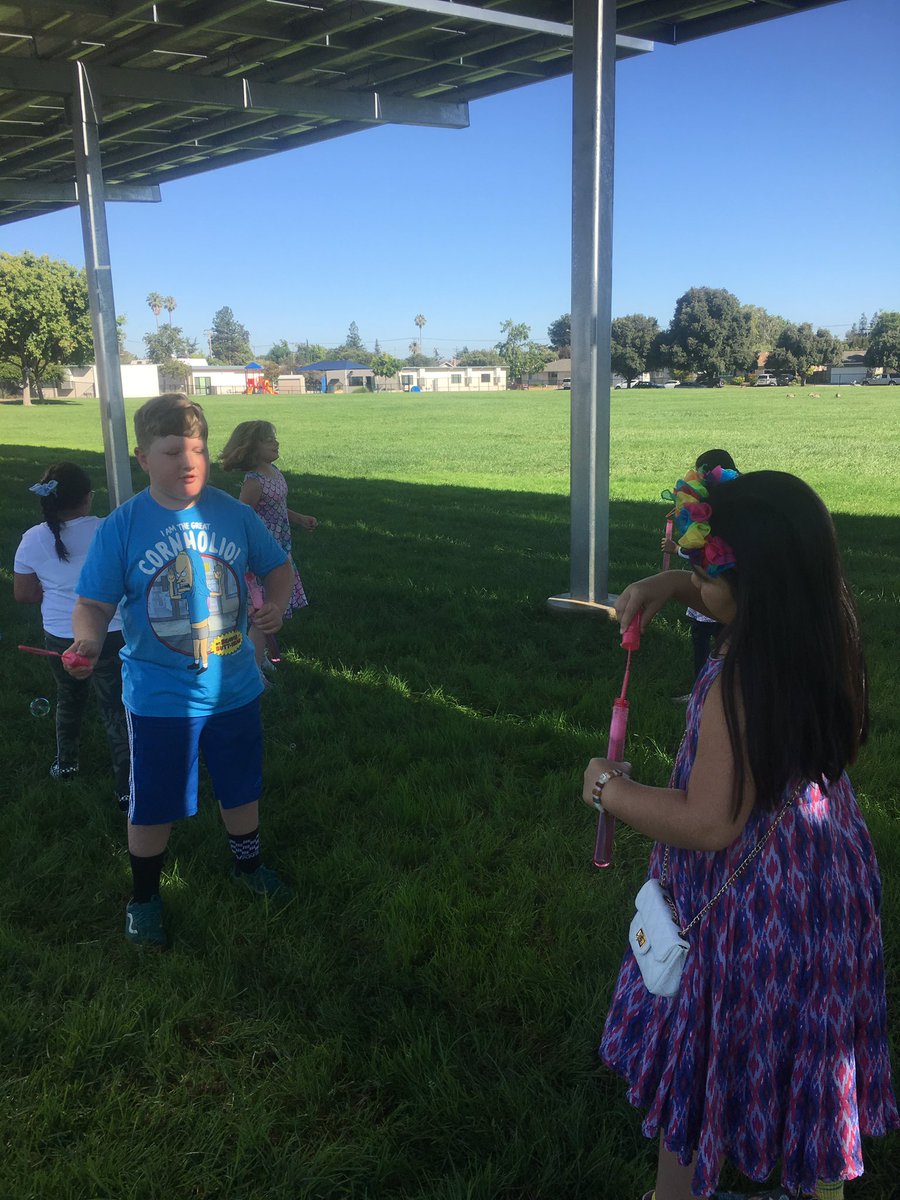 MrsKrepelka's tweet photo. Watching our first day jitters float away! #osterpride #usdlearns https://t.co/pSlJwY5Vkg