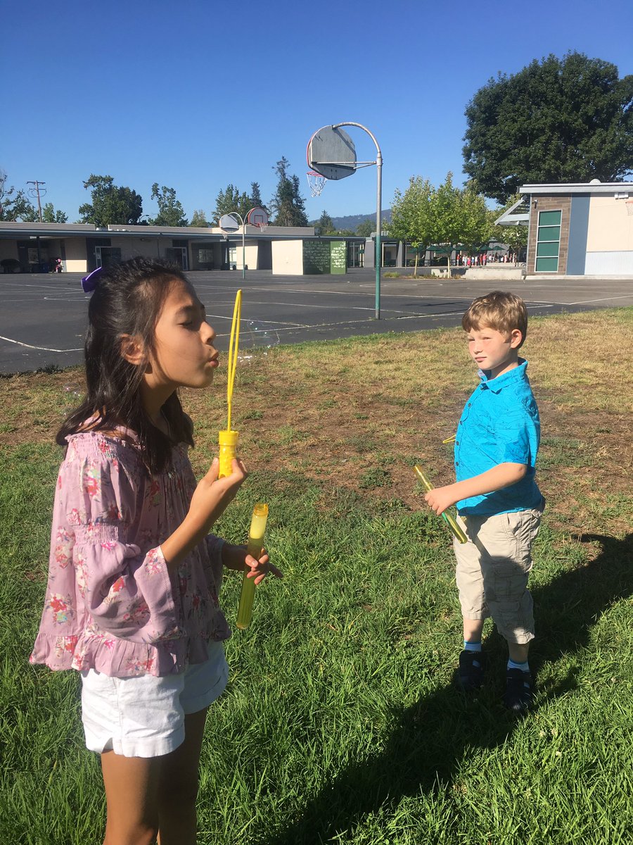 MrsKrepelka's tweet photo. Watching our first day jitters float away! #osterpride #usdlearns https://t.co/pSlJwY5Vkg