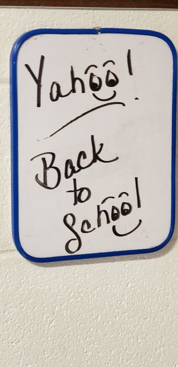 HixJen's tweet image. What a great first day of school @rotoloms!  A day of smiles and new friendships. Thank you RMS staff, parents, students, and community!  Look out Day 2....here come the Bulldogs!  #thatsrotolo