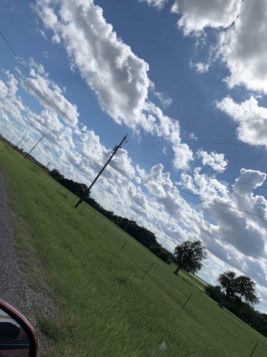 positivezen3's tweet photo. This is where I grew up. Retweet if you know where this is. Or live here 😂😂 https://t.co/ojtUTX95N8