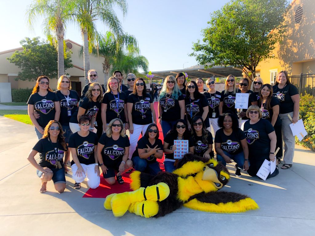 FalconsAvalon's tweet photo. We absolutely loved welcoming our Falcon Family back home! #VVFirstDayOfSchool19 #FalconsUnitedInExcellence https://t.co/zoRu1mchRa