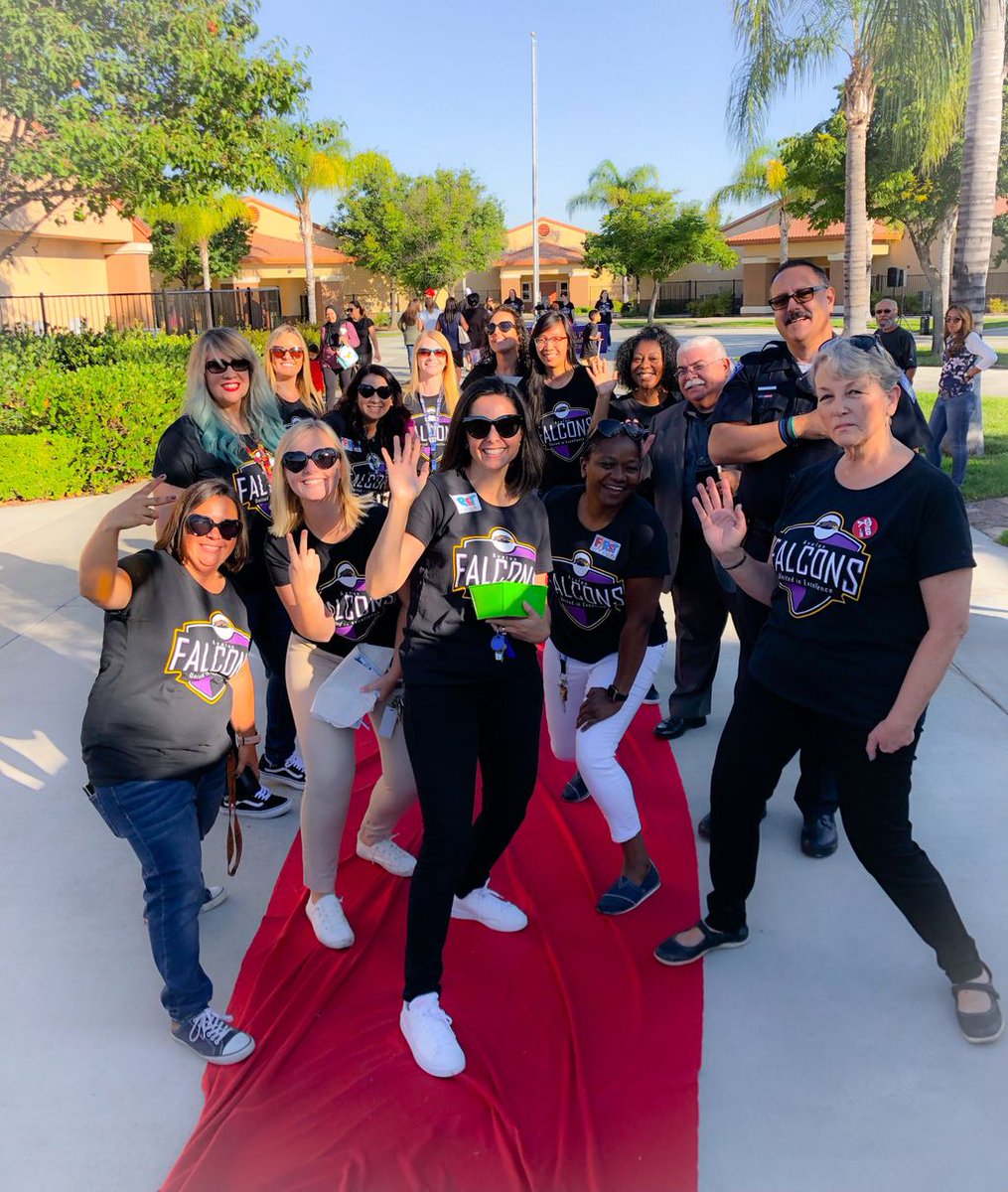 FalconsAvalon's tweet photo. We absolutely loved welcoming our Falcon Family back home! #VVFirstDayOfSchool19 #FalconsUnitedInExcellence https://t.co/zoRu1mchRa