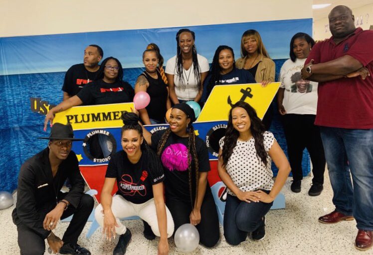 candacerenee10's tweet photo. When brands come together to RISE together!
Thank you Plummer Elementary and Cedar Hill ISD for allowing us to #TurnUpForSuccess this morning with the babies on their first day back! #CRenee #PlummerStrong #MissSocialiteDallas #StarzOfDallas #DFWiRadio #DivasOfDallas #MsT https://t.co/IrJKEZCMQO
