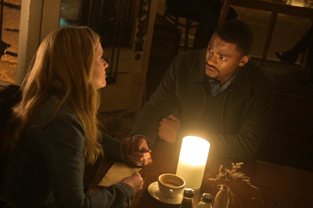 Someone (or something) is trying to make contact. #TheInBetween season finale starts in ONE HOUR.