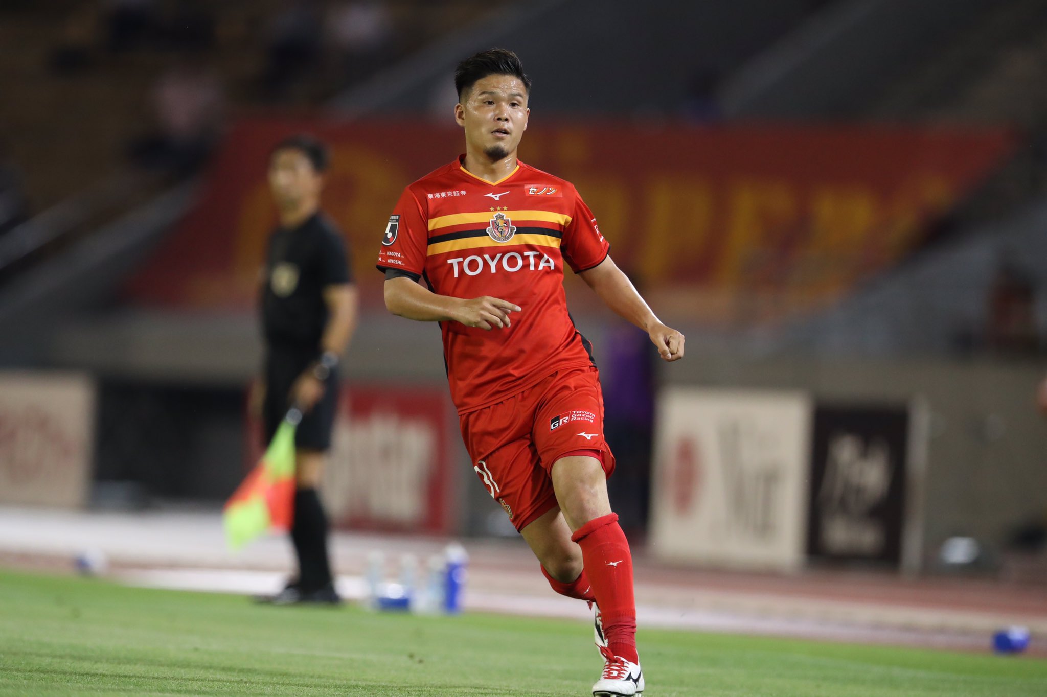 名古屋グランパス Nagoya Grampus 金井貢史 選手のサガン鳥栖への期限付き移籍が決定いたしました T Co Li4pppldio ファミリーのみなさんも名古屋グランパスの一員として選手を支えてあげてください ぼくもサガン鳥栖でしっかり成長