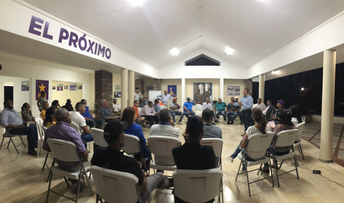 DominguezBrito's tweet photo. En estos momentos en nuestra oficina política de Santiago, parte de nuestros coordinadores se reúnen para planificar todo lo concerniente a nuestra Gran Asamblea de Coordinadores en el Club Sameji este fin de semana.

#Francisco2020 #UnPaísNuevo 
#ElPasoQueViene #FDB2020 https://t.co/rTmqUEbbFe