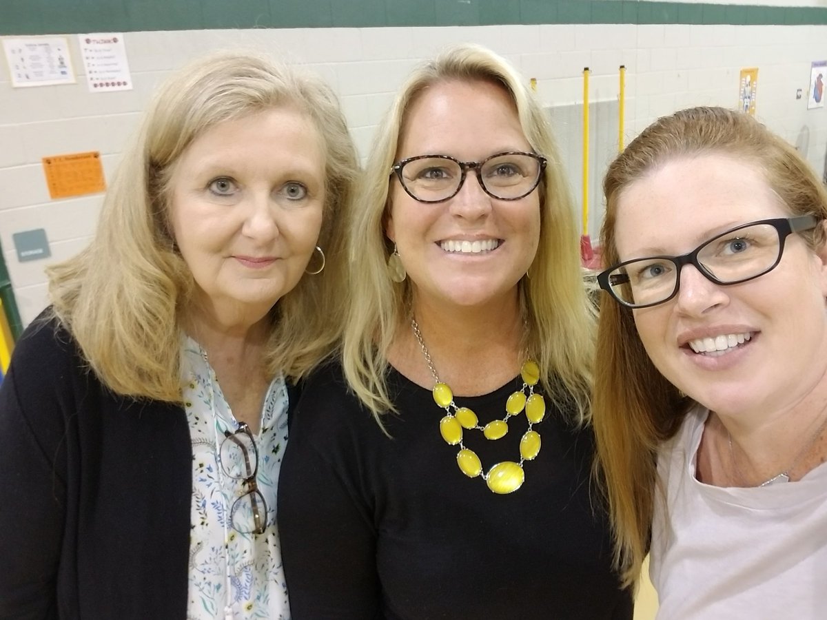 CarrieNorris76's tweet photo. We are #bettertogether 
BES Admin Team...2019-2020 
Colleagues + Friends 💙🐝 
@BrevardBees https://t.co/v7ddJqTgfY