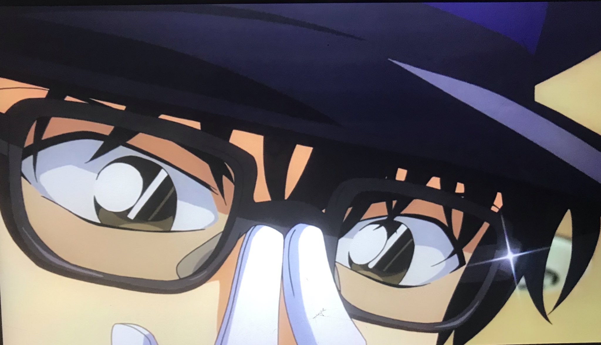 Ellie1412 快斗くん警官や機動隊員に変装する時マスクかぶらず素顔の時ある そんなイケメン警官いたらすぐバレるよ といつも突っ込んでしまう けどその姿好き 龍馬のお宝回ではカメラ付き メガネでもイケメンを隠せてない 怪盗キッド 黒羽快斗