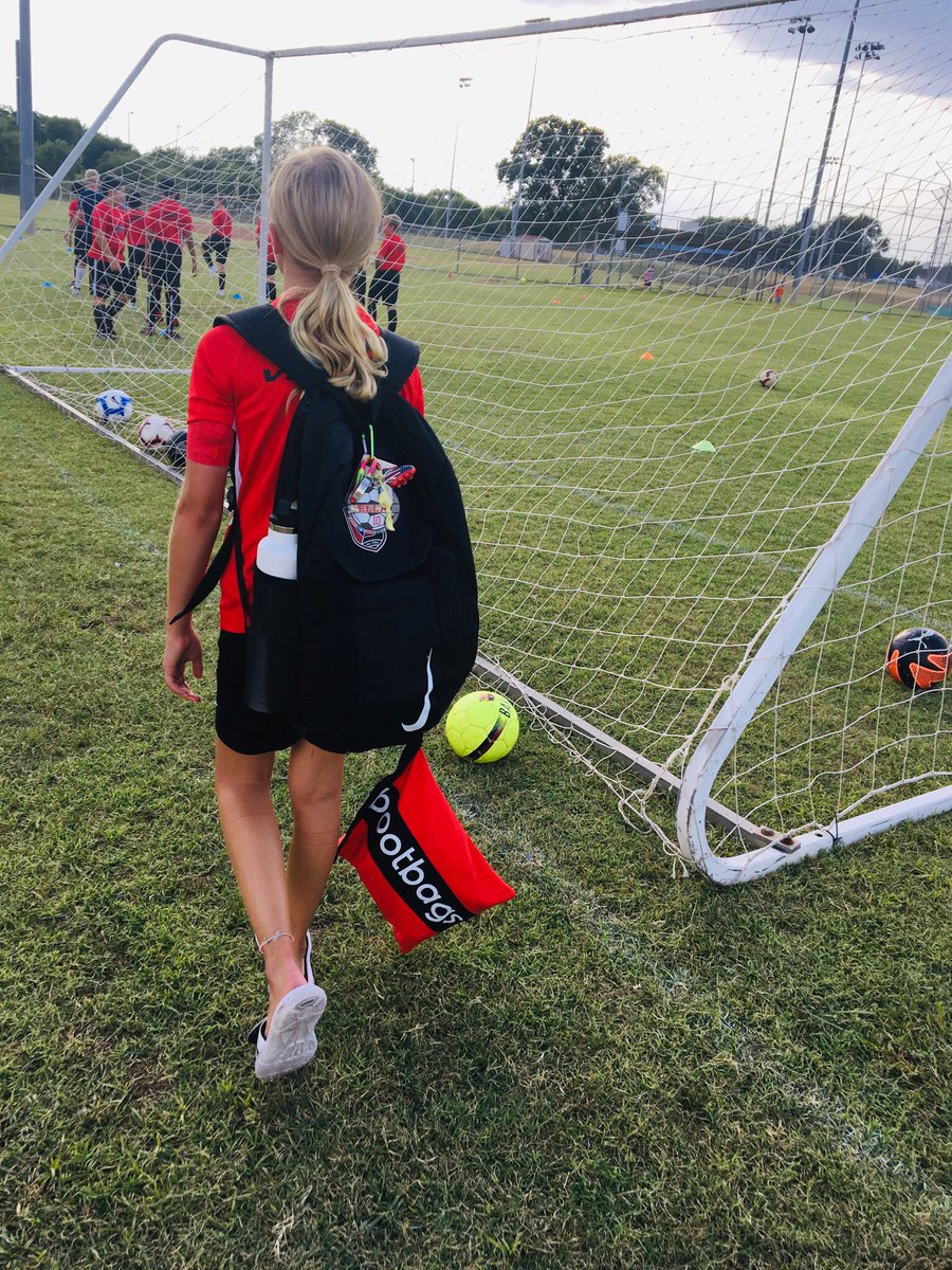 forestfancast's tweet photo. She’s got it going on...how about you and yours? #LetsSeeYourPics @BootBags #sponsorlove #ForestRed 🤗⚽️❤️ https://t.co/i7c8AVCOY9