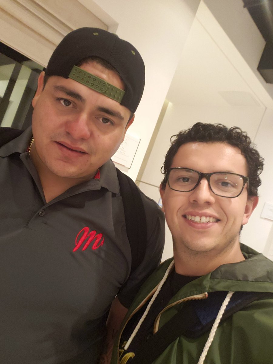 Intwolegs's tweet photo. Ayúdenme con sus RT para ganar un bat firmado del gigante. Aquí en la gira por Puebla contra Pericos.  @JaphetOficial @DiablosRojosMX https://t.co/pI7F5sCcPn