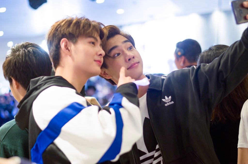 _perth_saint's tweet photo. @perth99saint @TutorHeart1 @WeLoveYThai @perthppe @Saint_sup 他们是最棒的他们啊。
please PerthSaint🖤❤️they are best couple～
cr：Logo-PerthSaintChinese
#TutorHeart1
#WeLoveYThai
#PerthSaintSation https://t.co/G04RZAzWN2