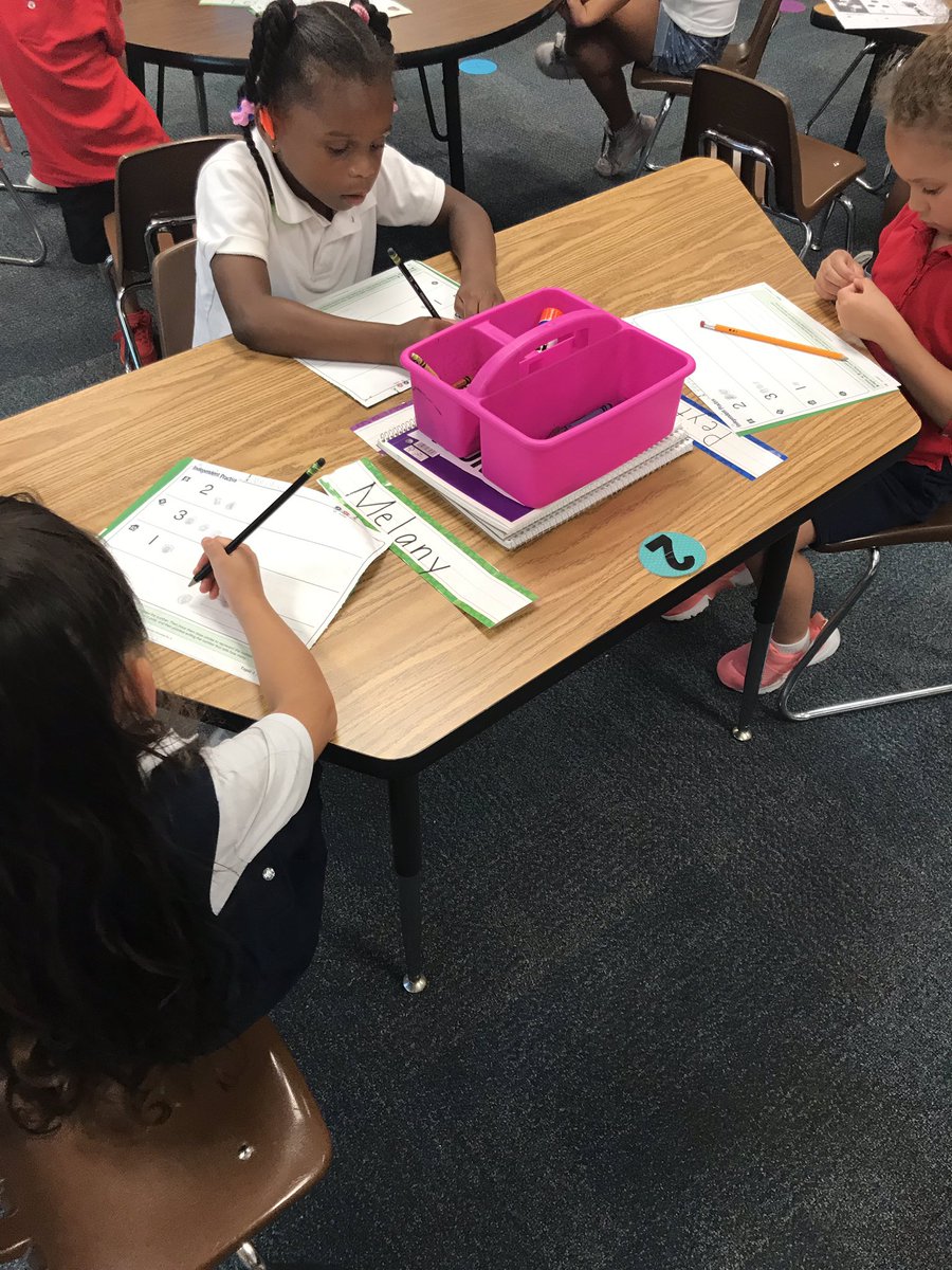 Lpuerto1625's tweet photo. Pearson Envision math Day #3... Proud of my kiddos for working hard  @LockheedElem #LoveLeadLearn 🧮🎲👩🏻‍🏫 https://t.co/B46ackJhEb