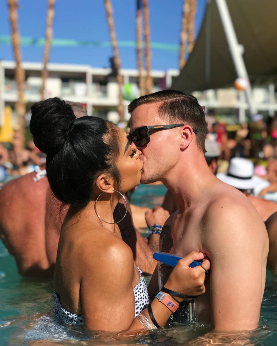NicaLoove's tweet photo. Loml for the rest of my life π€ͺ #SplashHouse2019 https://t.co/08plv8MGDK