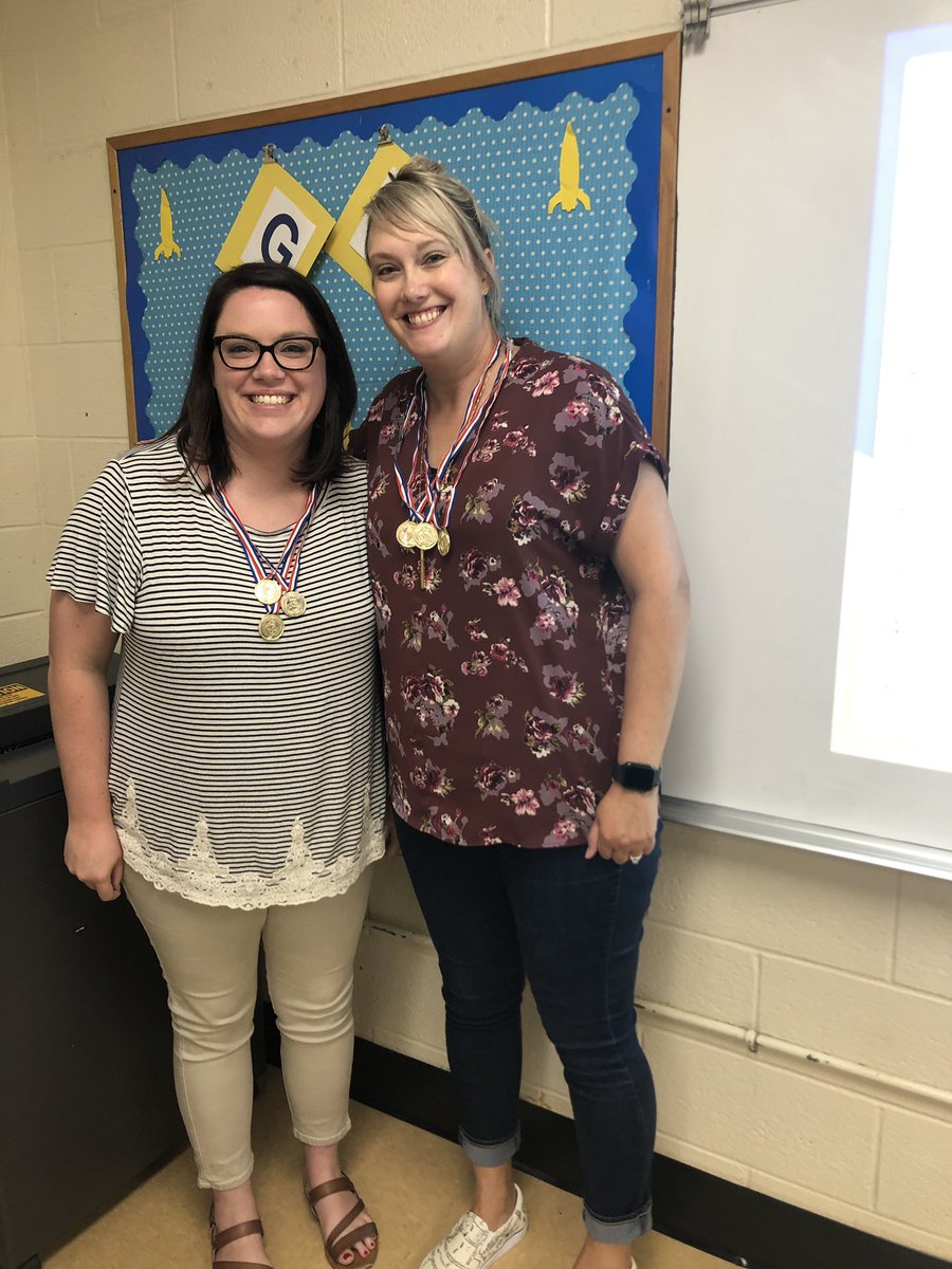 psychamyellis's tweet photo. Are your necks tired yet? π
π
π
Awesome! @CNERocketWay @CNEElementary #esbestfirstdayever https://t.co/KZHpGEiqI1