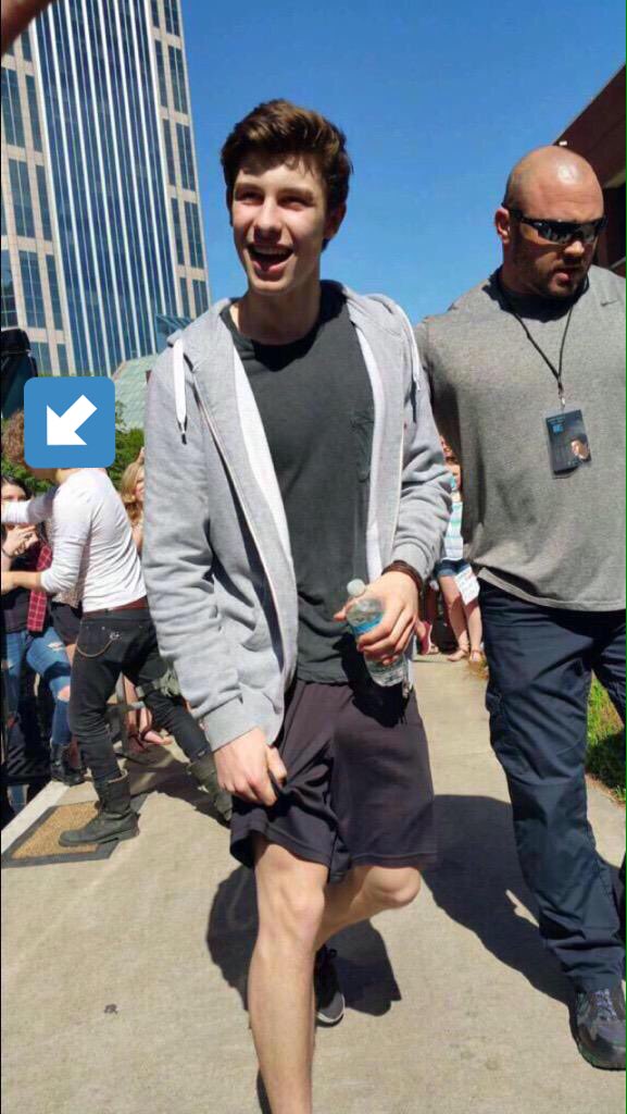 shawnshugs's tweet photo. Also throw back... that’s me 😢 https://t.co/gxVfkX3m95