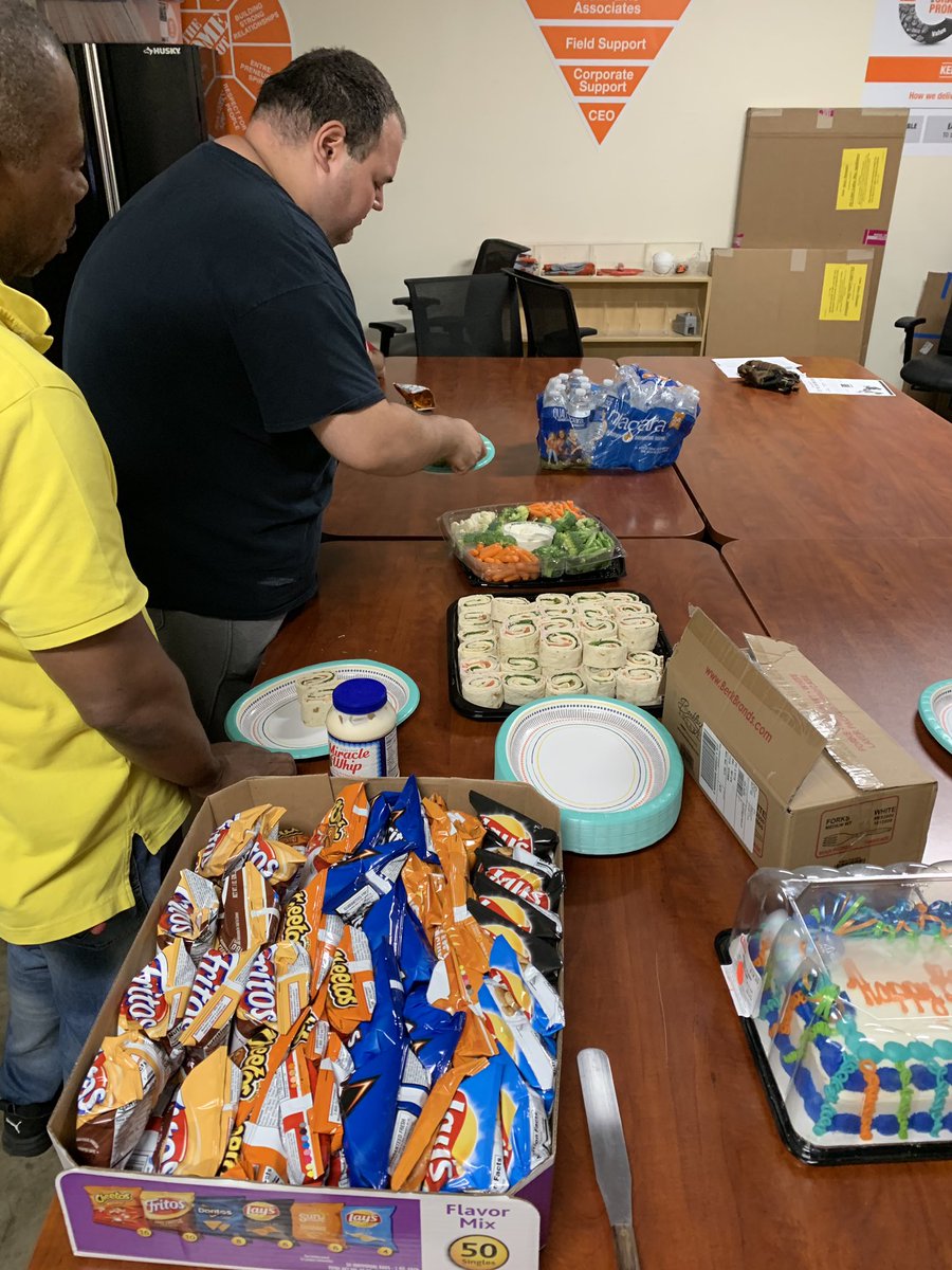 MannyHomem's tweet photo. Giving Back to our hard working Freight Team who absolutely crushed an unprecedented post inventory freight week!! #nothinggoesback #packitallout #makingcardboard https://t.co/mP5Se2Aagy