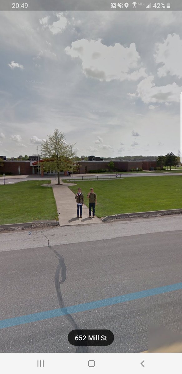 tndw1288's tweet photo. While everyone in class in the 8th grade @staats82 and @tylerortman outside saying what's up to the google earth van. https://t.co/KgAryMSFTs