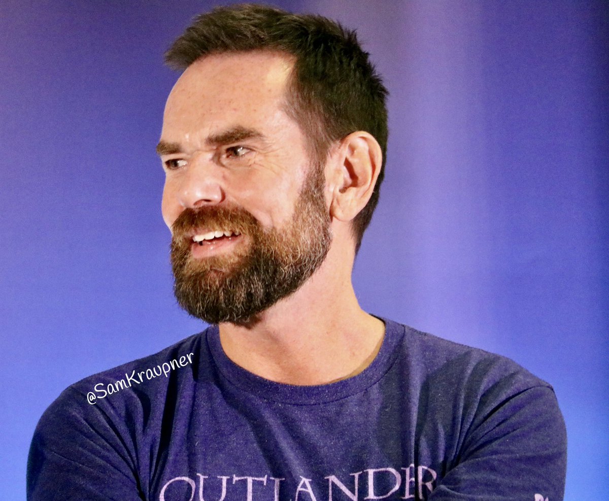 SamKraupner's tweet photo. Seeing #duncanlacroix again at @starfuryevents #Highlanders4 was such a treat! Here are a few pictures I took of him last weekend. #Outlander #murtaughfitzgibbonsfraser https://t.co/jfZ0fEPxtw