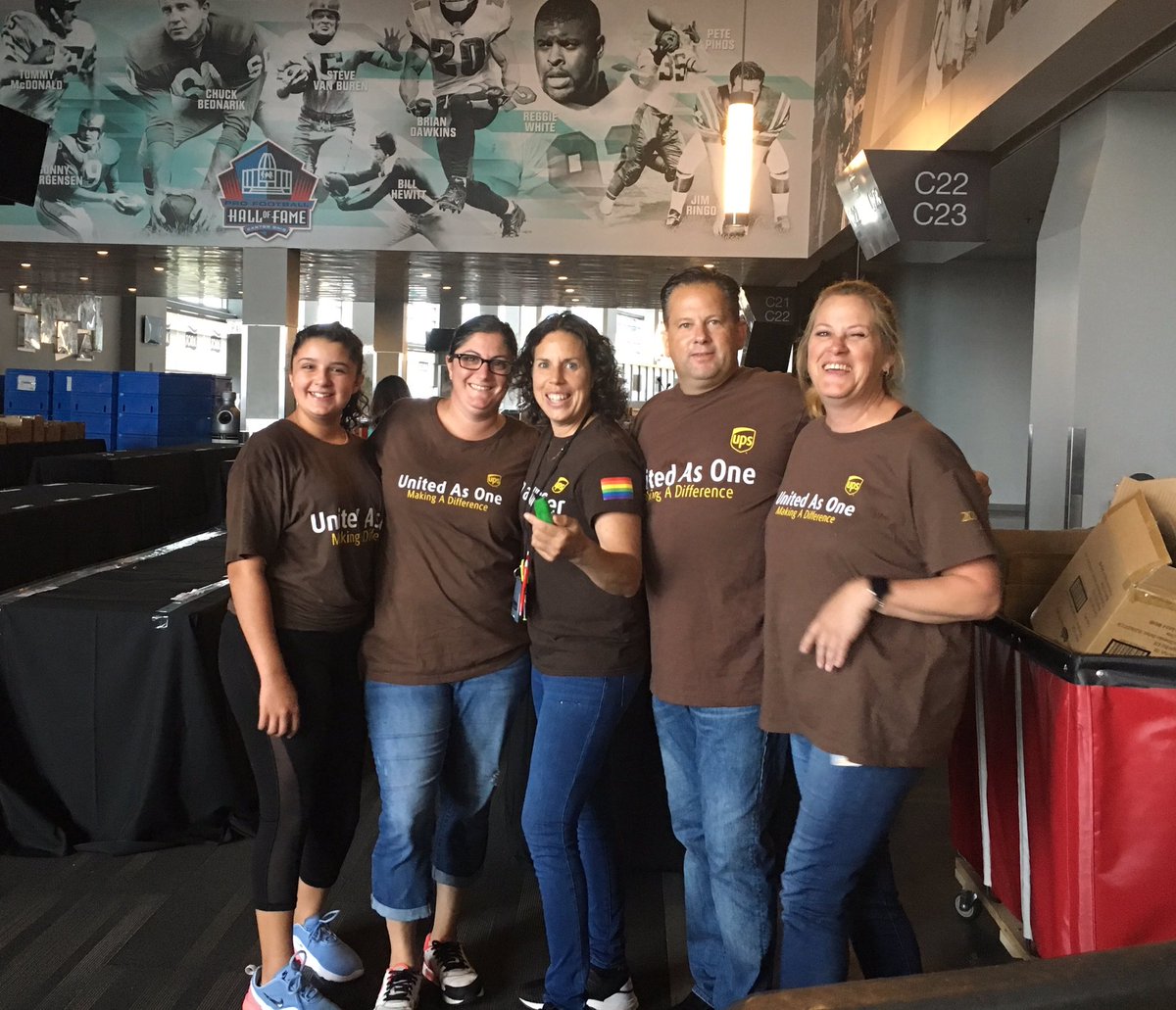 UPSers along with family&friends team up to assist Cradles to Crayons unpack & set up supplies to pack 35,000 backpacks “Ready for school initiative” @C2CPhiladelphia @UPSsafetyguy74 @BarbaraRucker5 @CHSPKelley @ChesapeakUPSers