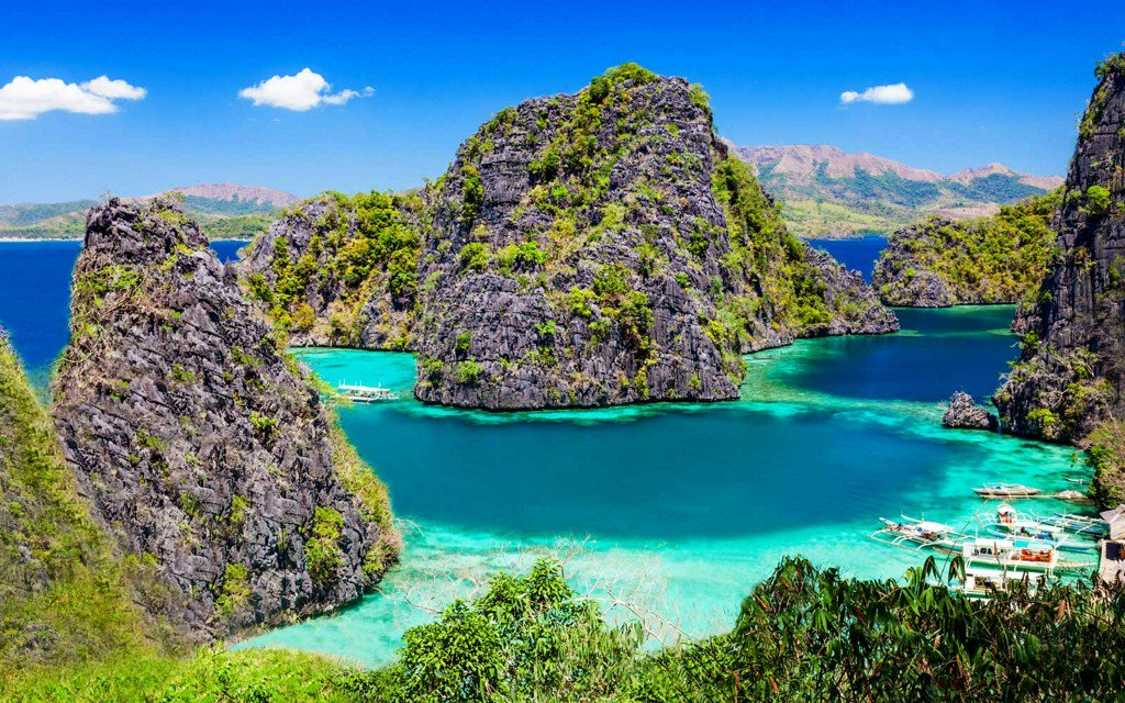 TravelLeisure's tweet photo. 13 places where you can see the bluest water in the world https://t.co/vRated2aLm https://t.co/MLt88o2OUI