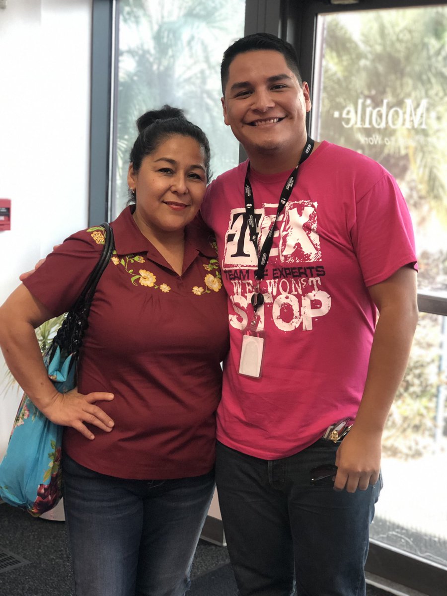 MissionTXperts's tweet image. Thanks to all the volunteers and customer care rockstars who brought their mom/dad to BRING YOUR PARENT TO WORK DAY. This event  was brought to you by #MULTIGENERATIONALNETWORK as part of this months #GENERATIONCELEBRATION 🎉 #BeYou #BeMagenta #AreYouWithUs #MissionTXperts