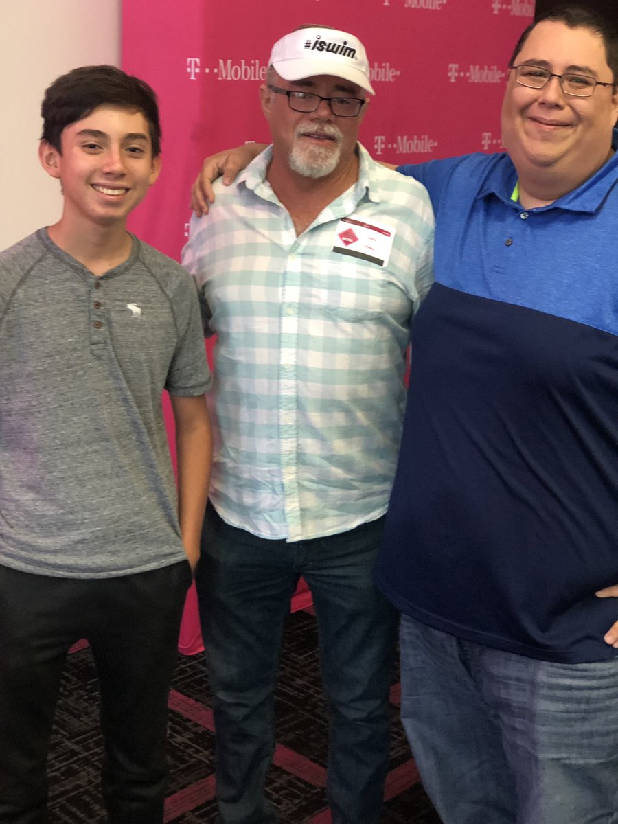 MissionTXperts's tweet image. Thanks to all the volunteers and customer care rockstars who brought their mom/dad to BRING YOUR PARENT TO WORK DAY. This event  was brought to you by #MULTIGENERATIONALNETWORK as part of this months #GENERATIONCELEBRATION 🎉 #BeYou #BeMagenta #AreYouWithUs #MissionTXperts