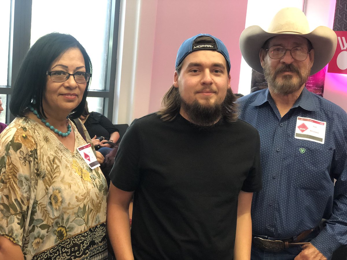 MissionTXperts's tweet image. Thanks to all the volunteers and customer care rockstars who brought their mom/dad to BRING YOUR PARENT TO WORK DAY. This event  was brought to you by #MULTIGENERATIONALNETWORK as part of this months #GENERATIONCELEBRATION 🎉 #BeYou #BeMagenta #AreYouWithUs #MissionTXperts