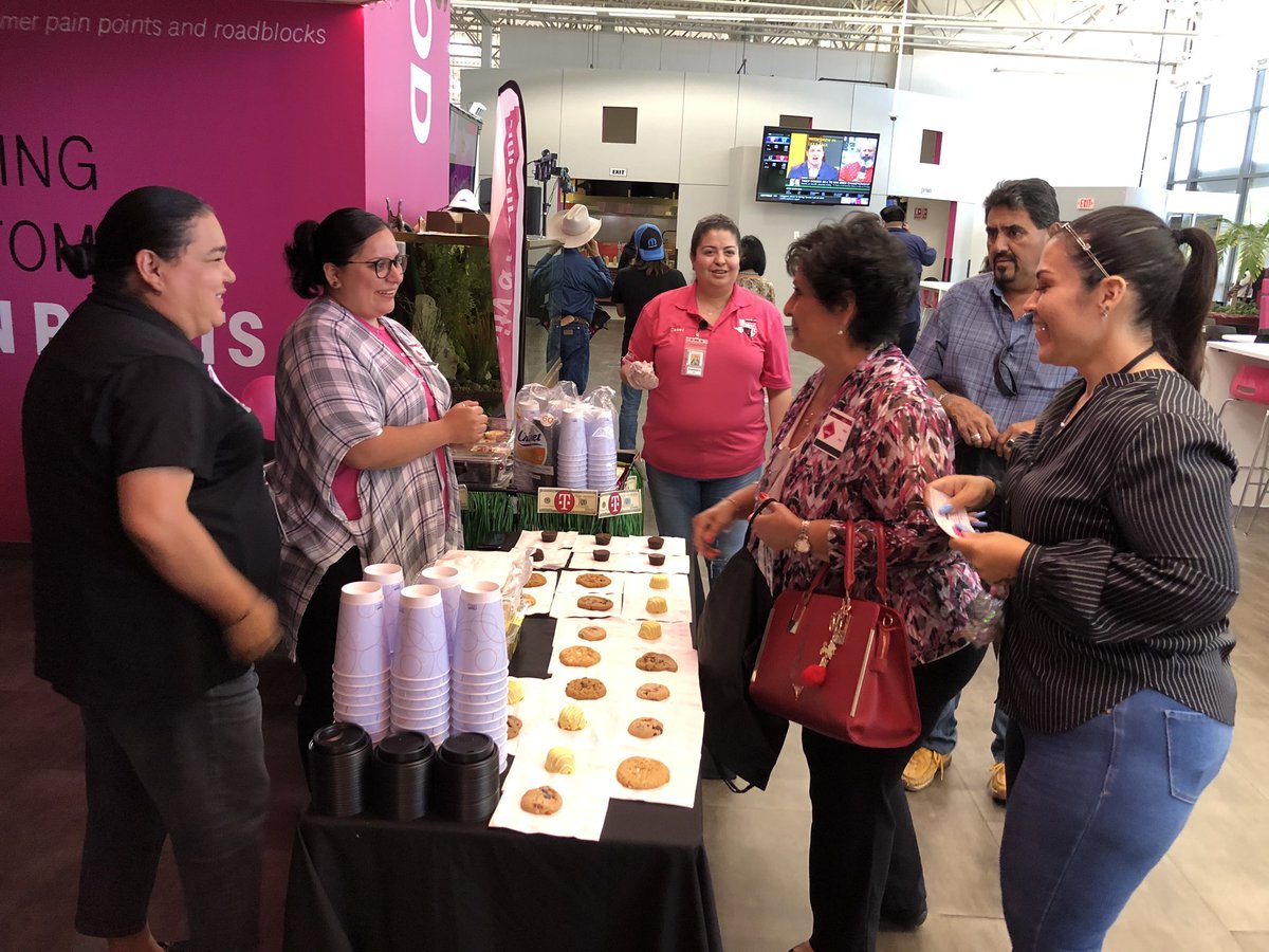 MissionTXperts's tweet image. Thanks to all the volunteers and customer care rockstars who brought their mom/dad to BRING YOUR PARENT TO WORK DAY. This event  was brought to you by #MULTIGENERATIONALNETWORK as part of this months #GENERATIONCELEBRATION 🎉 #BeYou #BeMagenta #AreYouWithUs #MissionTXperts